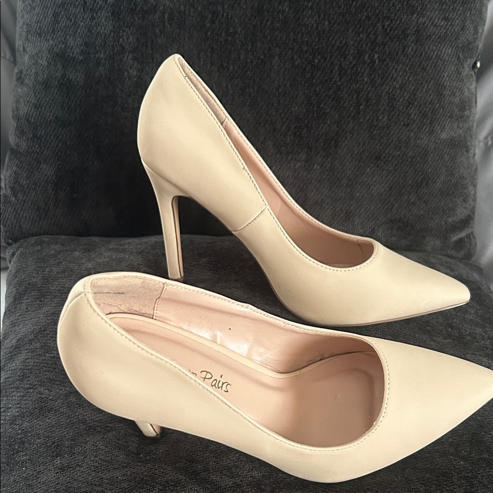 Dream Pairs Classic Cream Heels